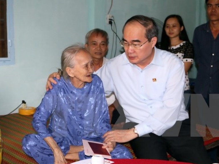 Chủ tịch MTTQ Nguyễn Thiện Nhân thăm, chúc Tết tại Vĩnh Long