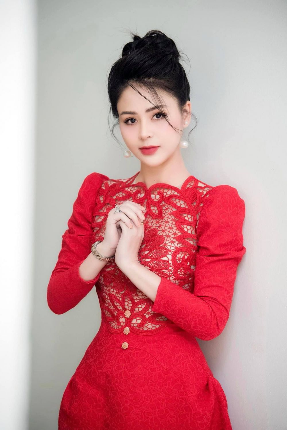 Phim Hướng dương ngược nắng: 'Cô Minh' - Lương Thu Trang ngoài đời sang chảnh cỡ nào?