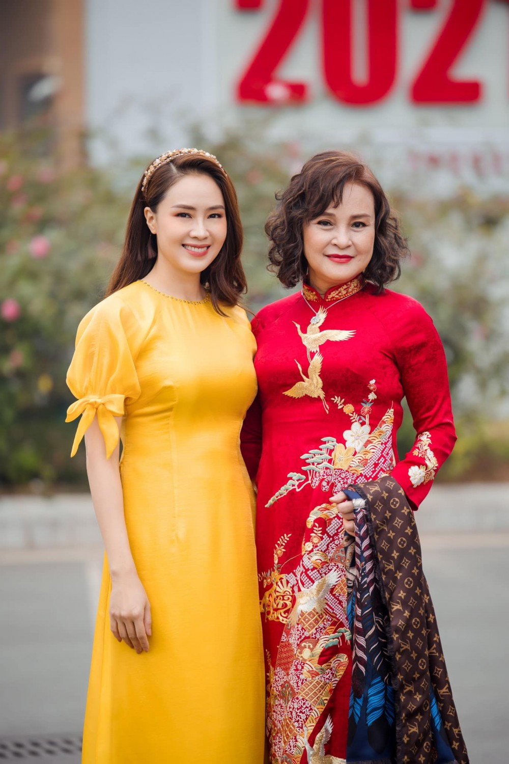 Sao Việt tuần qua: Sơn Tùng M-TP và Thiều Bảo Trâm 'đường ai nấy đi', 'trà xanh' trở nên hot, Vân Hugo đăng ảnh bên chồng sắp cưới