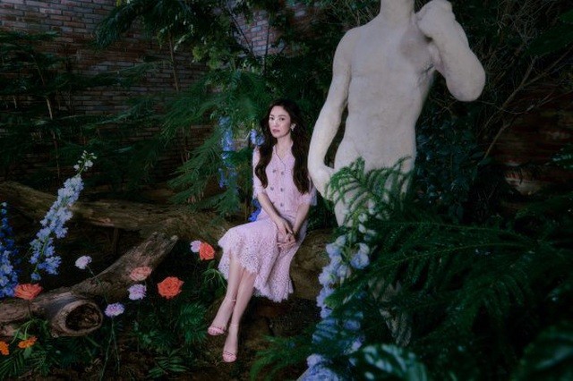 Song Hye Kyo và Son Ye Jin đọ sắc đỉnh cao khi làm người mẫu