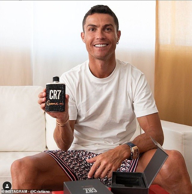 Điều gì khiến Cristiano Ronaldo trở thành bậc thầy trong sử dụng mạng xã hội với nửa tỷ tài khoản theo dõi