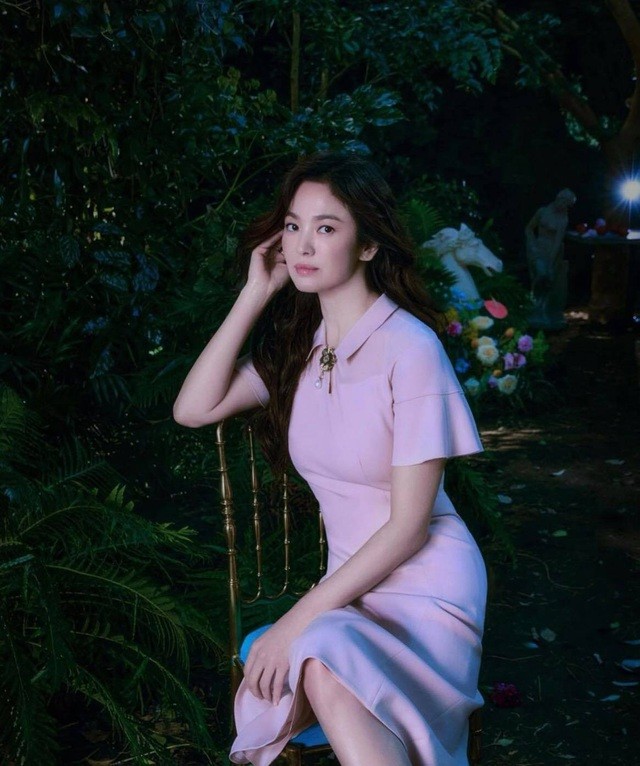 Song Hye Kyo hút hồn với phong cách không tuổi