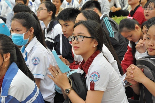 Hết điểm phong tỏa, 1,7 triệu học sinh TPHCM đi học trở lại ngày 1/3
