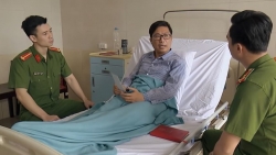 Phố trong làng tập 54: Nam phát hiện bí mật tày đình của bà Mây