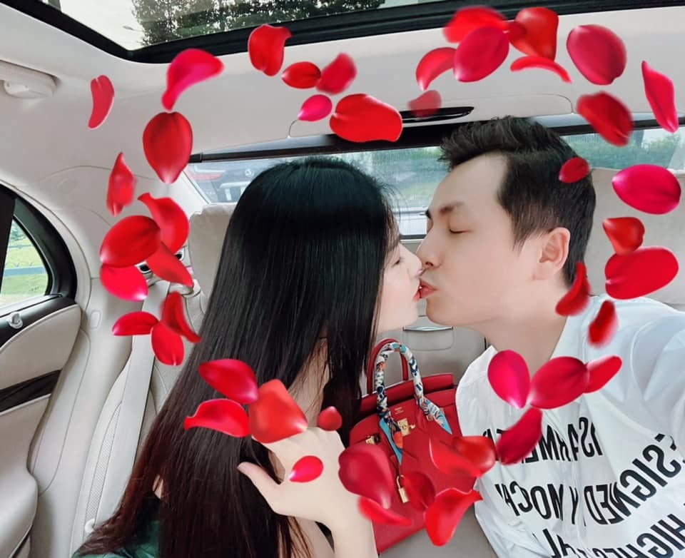 Sao Việt nô nức khoe quà Valentine