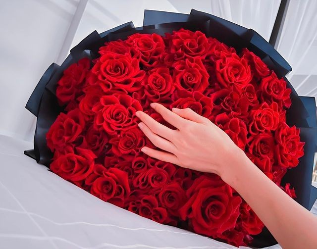 Sao Việt nô nức khoe quà Valentine