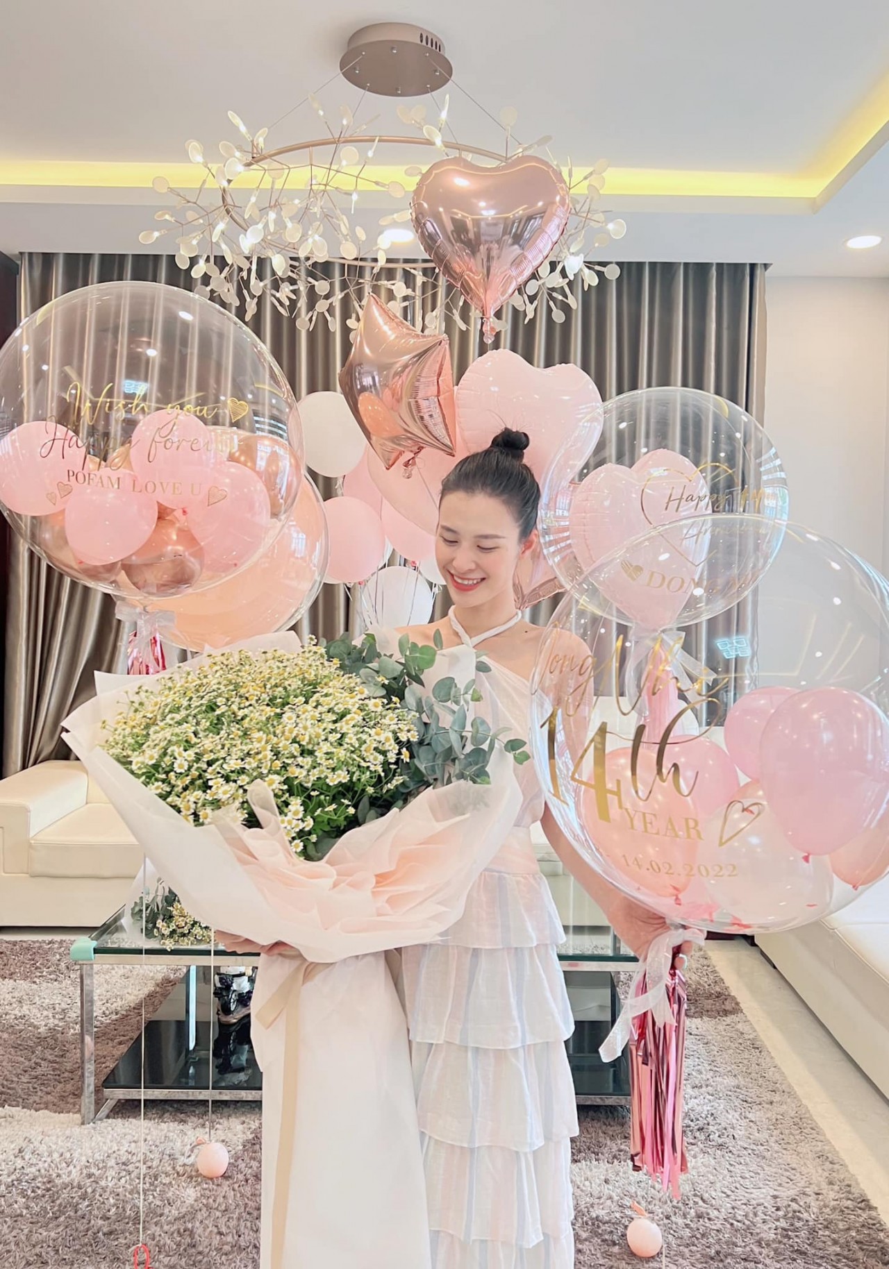 Sao Việt nô nức khoe quà Valentine