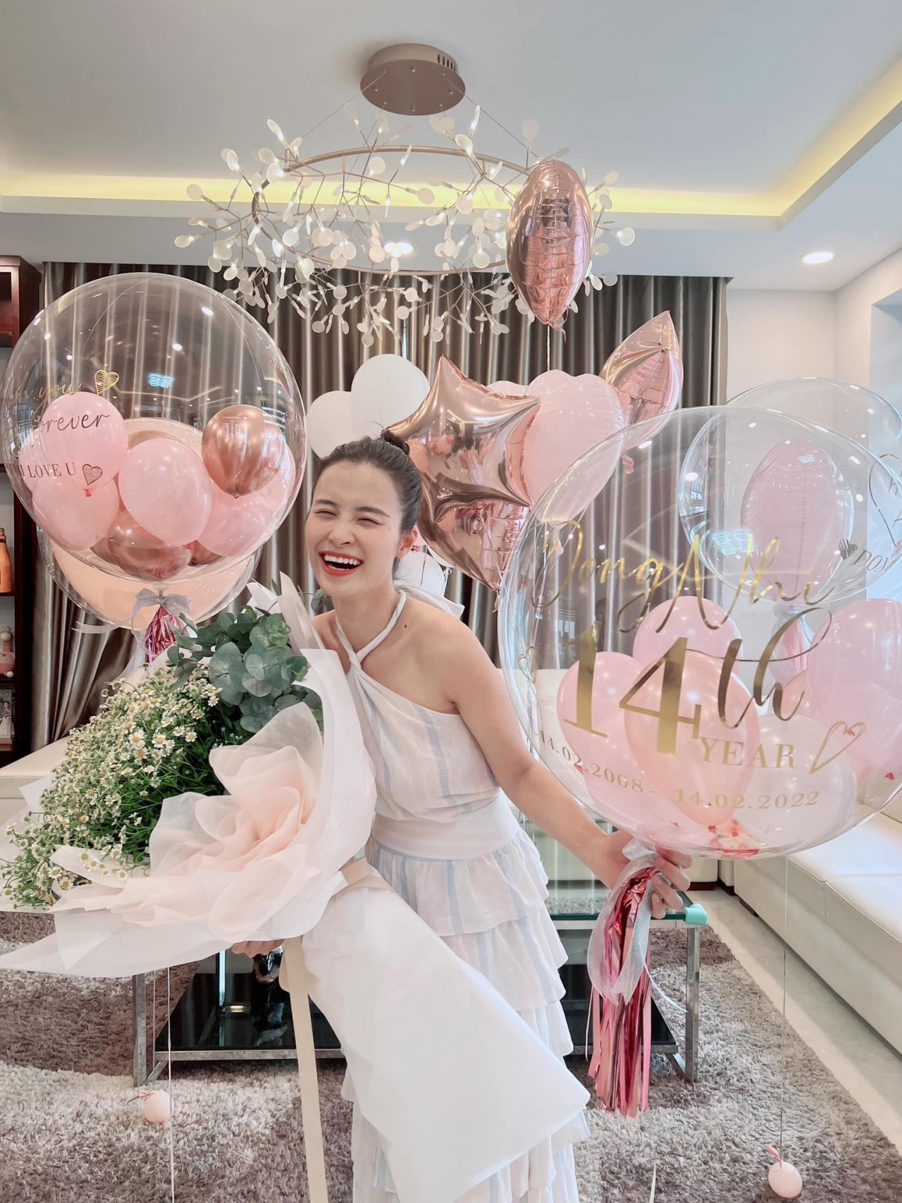 Sao Việt nô nức khoe quà Valentine