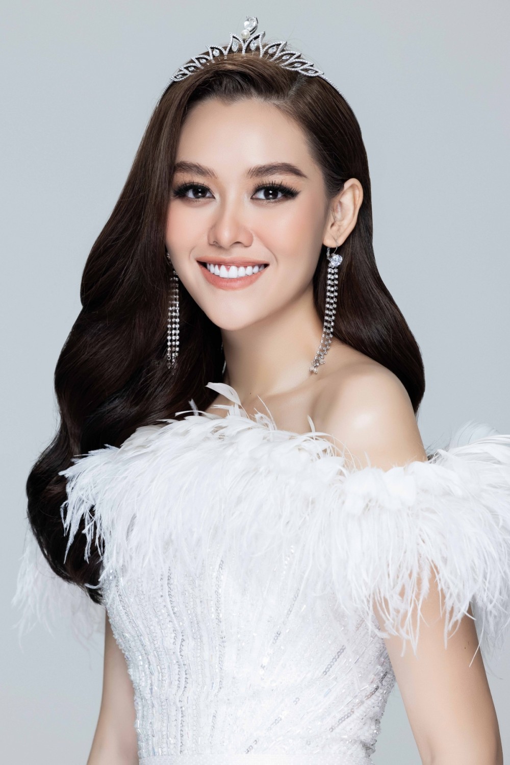 Cuộc đọ sắc 'một chín một mười' của top 3 Hoa hậu Thế giới người Việt