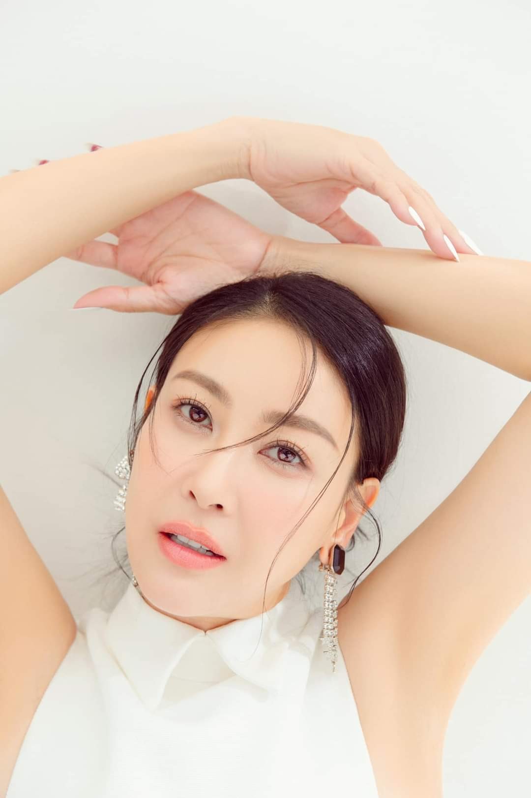 Sao Việt đồng loạt khoe thân hình quyến rũ