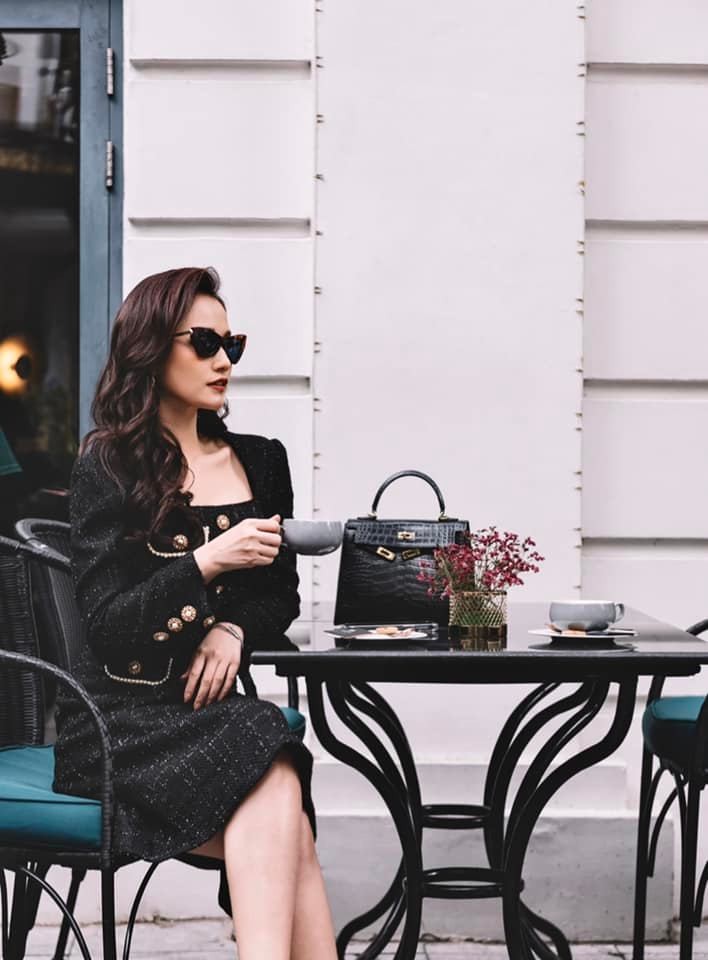 Sao Việt đồng loạt khoe thân hình quyến rũ