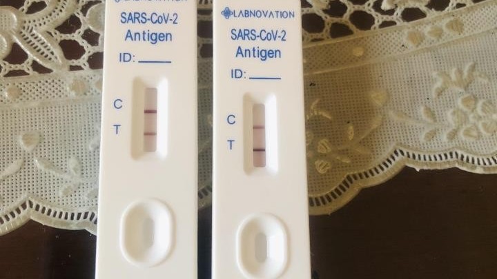 Người phụ nữ 31 tuổi nhiễm 2 chủng SARS-CoV-2 trong vòng 20 ngày