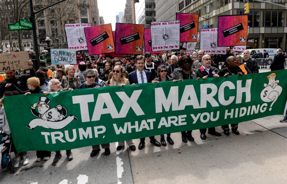 Dân Mỹ biểu tình đòi Tổng thống Trump công khai hồ sơ thuế