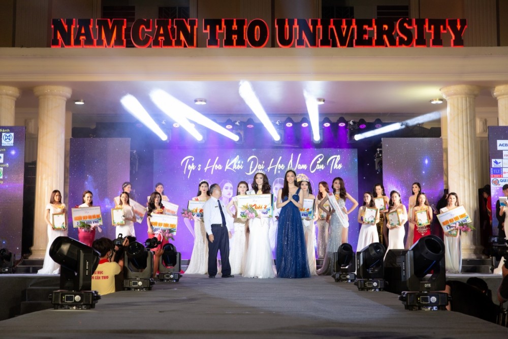 Hoa hậu Lương Thuỳ Linh đội vương miện 3 tỉ đồng, tuyển sinh Miss World Vietnam 2021