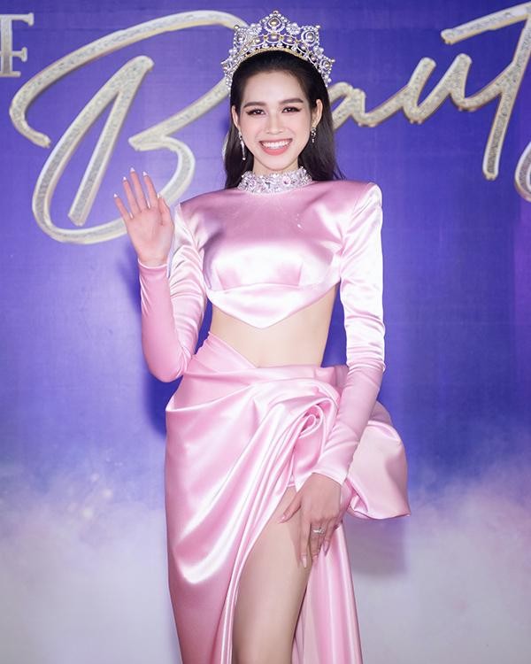 Miss World Vietnam: Dàn hoa hậu, á hậu gợi cảm 'đổ bộ' thảm đỏ