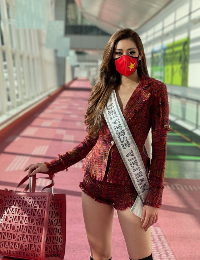 Hoa hậu Khánh Vân cực chất với khẩu trang trên đất Mỹ