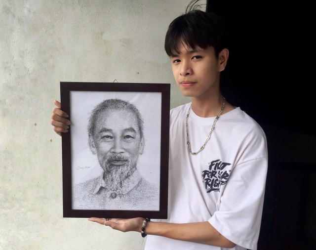 Độc đáo bức tranh vẽ Bác Hồ bằng hàng triệu chữ 'Việt Nam'