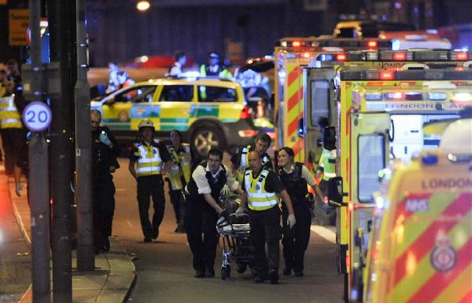 Anh: Đâm xe tải trên Cầu London, 21 người thương vong