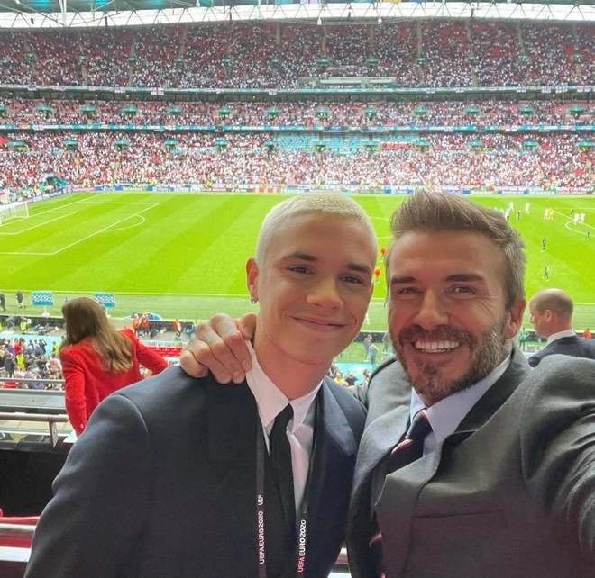 David Beckham đẹp trai "lồng lộng" khi đi xem đội Anh đá bán kết Euro 2020