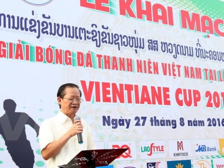 Tuổi trẻ Việt Nam tại Lào quyên góp 7.000 USD gây quỹ từ thiện