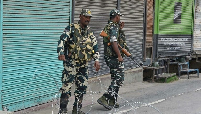Ấn Độ, Pakistan đấu súng dữ dội qua biên giới