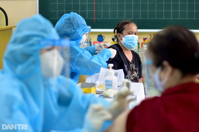 TP. Hồ Chí Minh: 4 quận, huyện hoàn thành tiêm vaccine Covid-19 mũi một