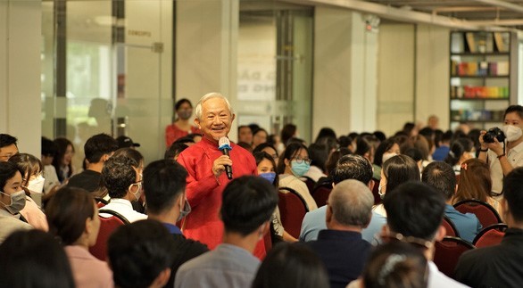 GS. Phan Văn Trường: Để trở thành công dân toàn cầu, bạn trẻ hãy tự trọng