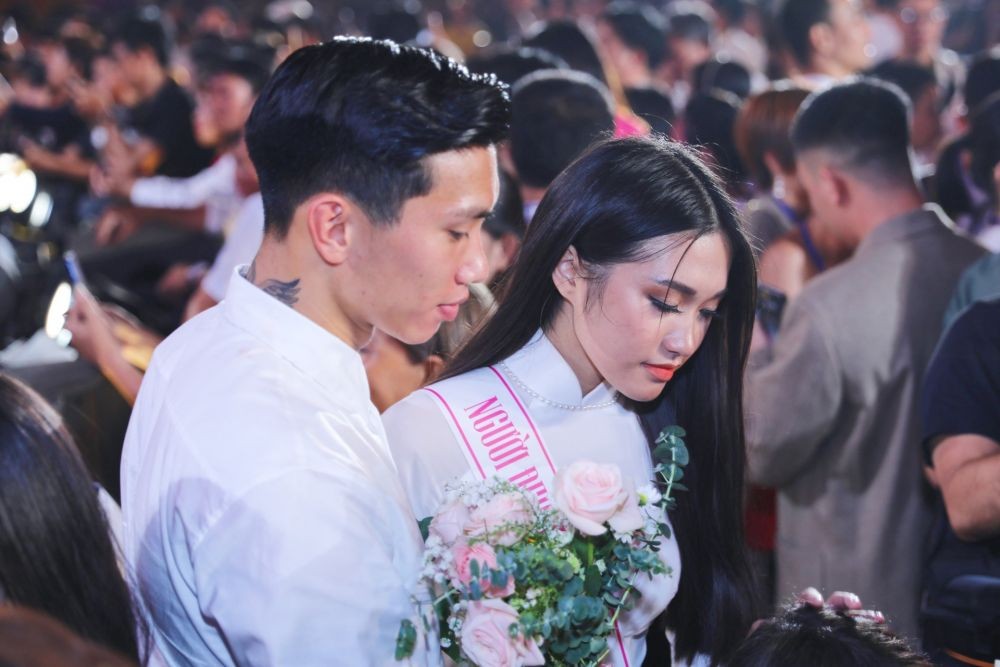 Khoảnh khắc tình tứ của cặp 'trai tài gái sắc' Doãn Hải My - Đoàn Văn Hậu Khoảnh khắc tình tứ của cặp 'trai tài gái sắc' Doãn Hải My - Đoàn Văn Hậu