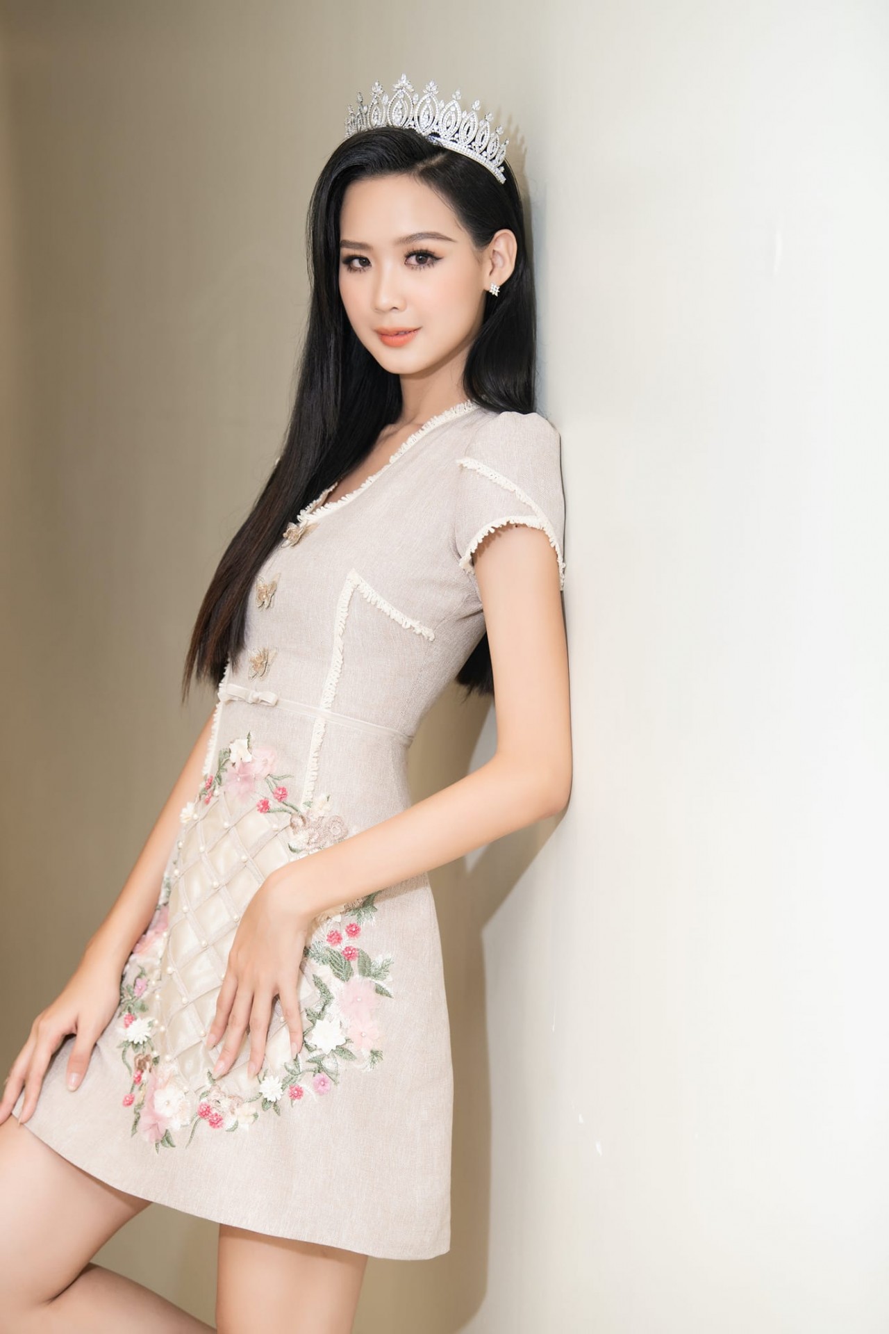 Soi nhan sắc của Á hậu Bảo Ngọc Soi nhan sắc của Á hậu Bảo Ngọc