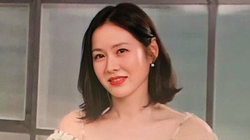 Son Ye Jin gây chú ý với tóc ngắn trẻ trung