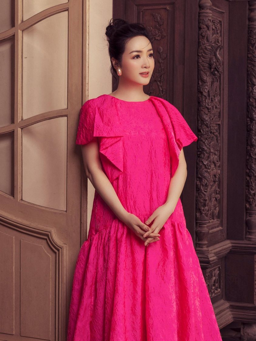 Hoa hậu Đền Hùng Giáng My ngọt ngào với màu hồng nữ tính