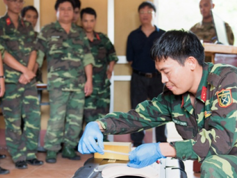 Hoa Kỳ - Việt Nam hợp tác rà phá bom mìn nhân đạo