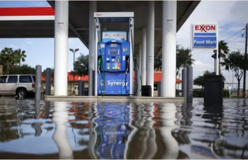 Mỹ: Giá xăng tăng nhanh sau siêu bão Harvey
