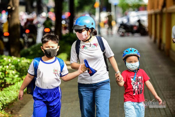 Deputy PM Vu Duc Dam emphasizes safety when reopening schools