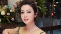 Sao Việt: Hoa hậu Đỗ Mỹ Linh vai trần quyến rũ, Jennifer Phạm khoe đường cong hút mắt tuổi 37