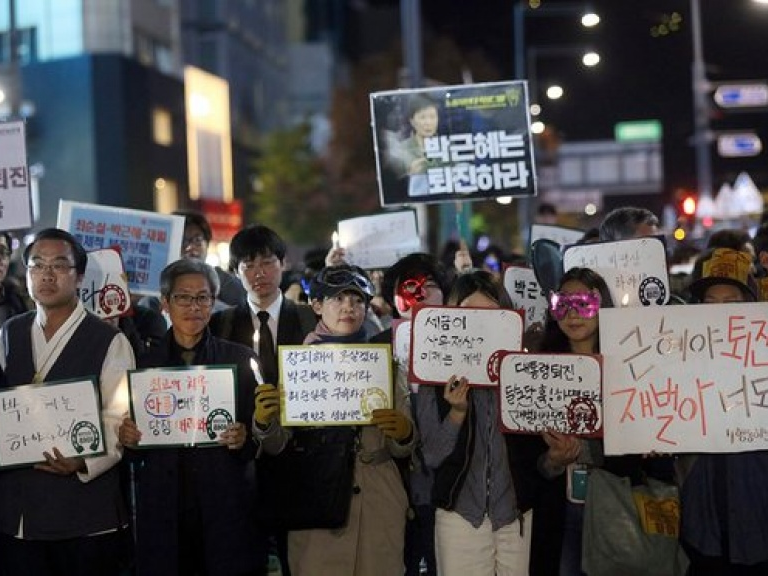 Hàn Quốc: Người dân biểu tình đòi Tổng thống từ chức