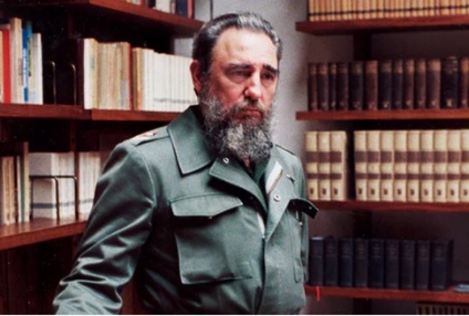 viet nam de quoc tang lanh tu cuba fidel castro vao ngay 412