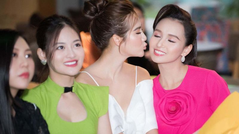 Sao Việt tuần qua: Dàn diễn viên 'Tình yêu và tham vọng' giao lưu với fan, Hồng Diễm 'hạnh phúc' bên Hồng Đăng