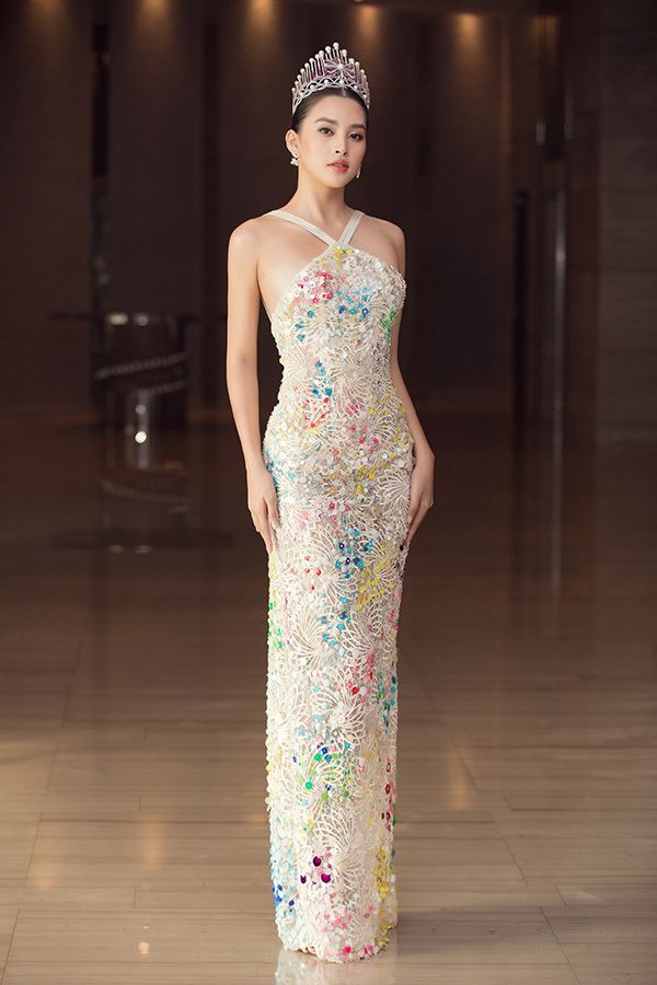 Dàn Hoa hậu, Á hậu đọ sắc tại thảm đỏ họp báo chung kết Hoa hậu Việt Nam 2020