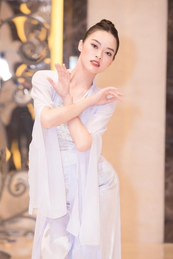 Vẻ đẹp trí tuệ ‘lên ngôi’ Hoa hậu Việt Nam 2020