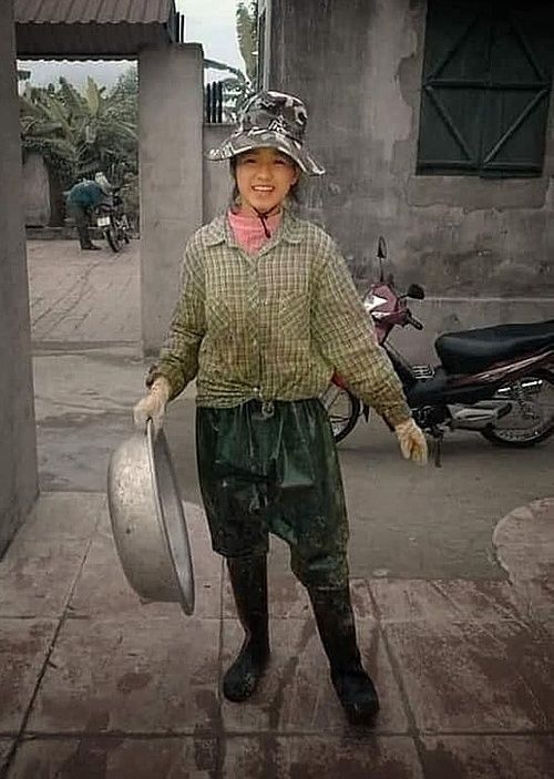 Ảnh 'cô gái nông dân' của Hoa hậu Đỗ Thị Hà được người hâm mộ 'khai quật'