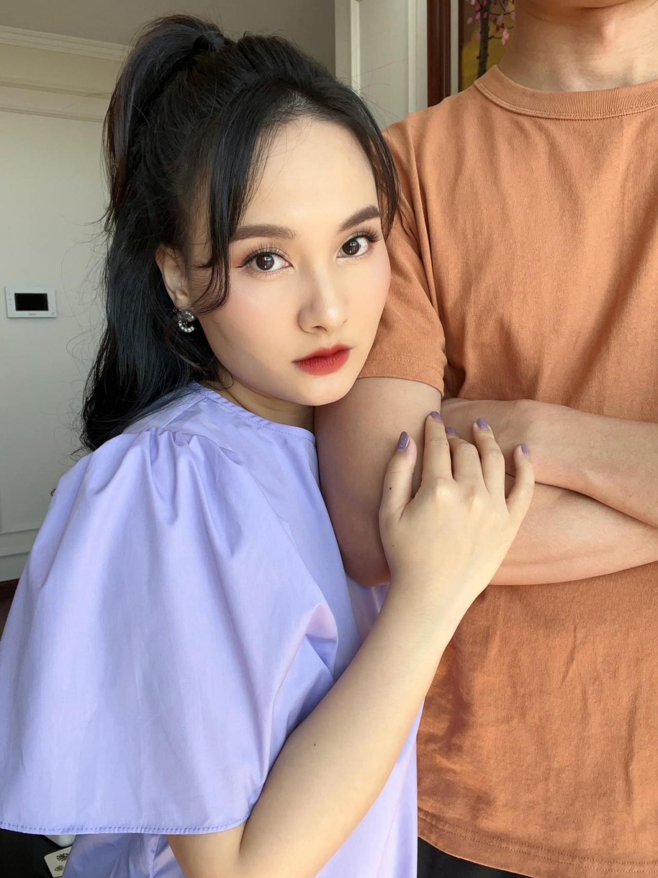 Lệ Quyên, Lý Nhã Kỳ đua nhau mặc gợi cảm