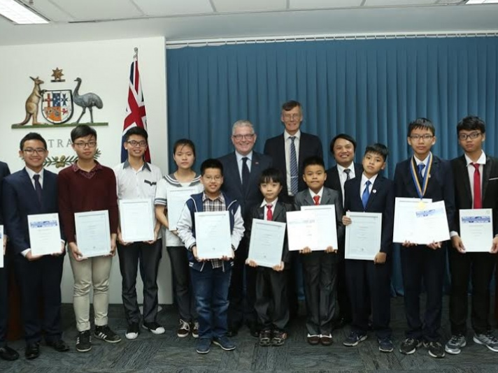 11 học sinh Việt Nam đoạt giải toán học Australia
