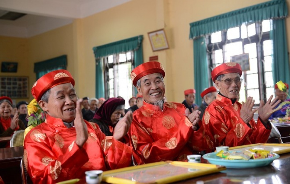 vi sao con nguoi hanh phuc hon theo tuoi tac