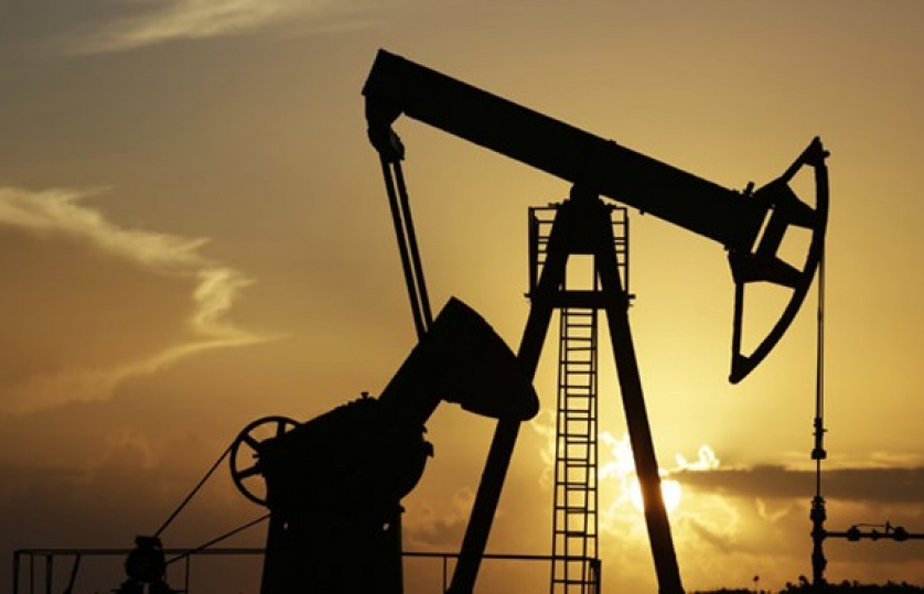 Giá dầu thế giới trải qua tháng tồi tệ nhất trong hơn 10 năm
