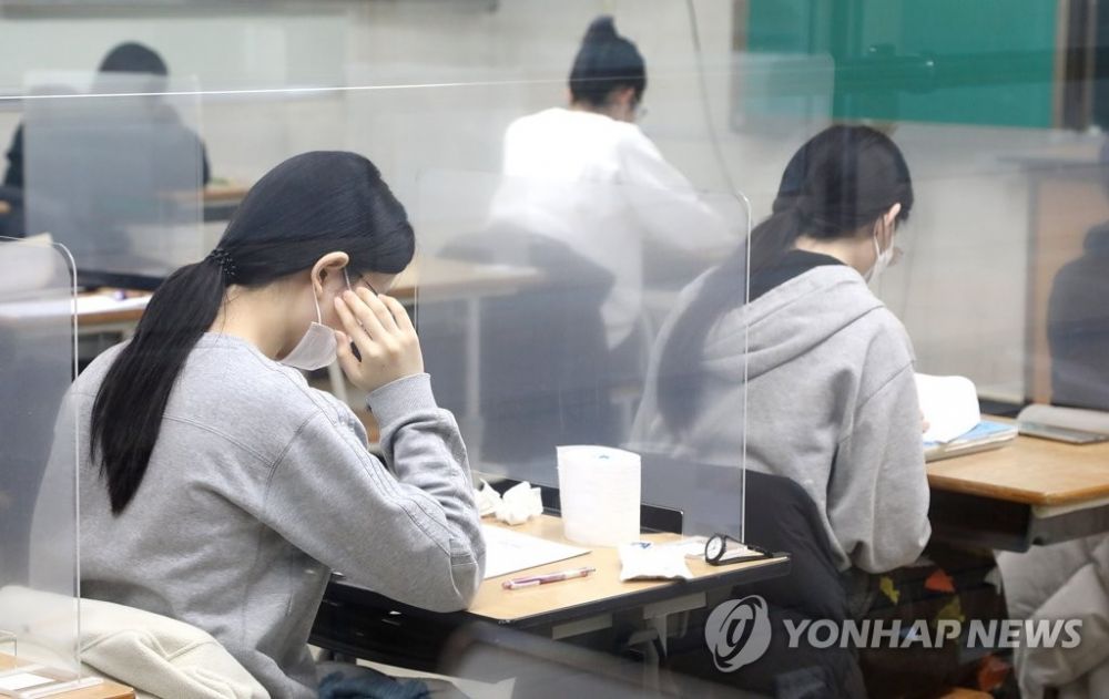 Sĩ tử Hàn Quốc bước vào kỳ thi đại học kỳ lạ nhất trong lịch sử
