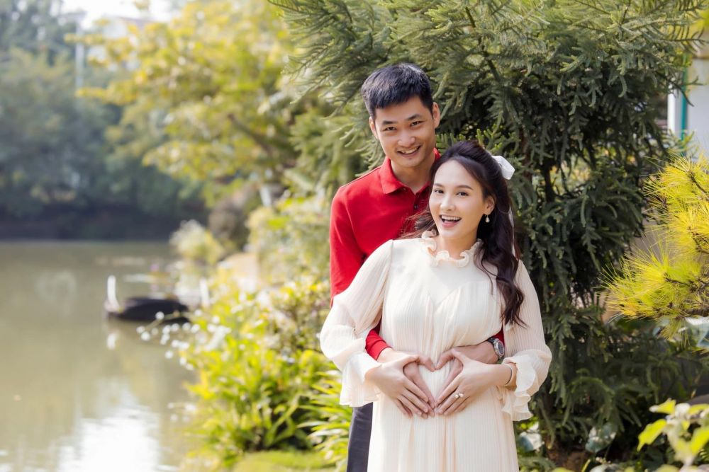 Sao Việt tuần qua: Thanh Thanh Hiền ly hôn Chế Phong sau 7 năm chung sống, Đám cưới Công Phượng 'chiếm sóng' truyền thông, Hồng Diễm bất ngờ bị hỏi về