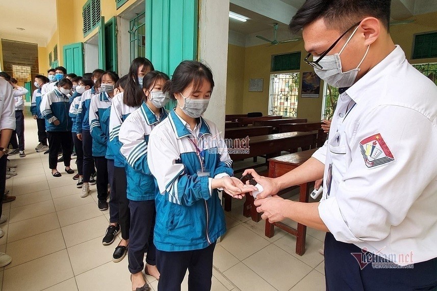 Hà Nội: Hàng vạn học sinh lần đầu đến trường sau khai giảng