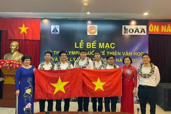 Hà Nội: Hai học sinh đoạt HCV Olympic Quốc tế Thiên văn và Vật lý Thiên văn