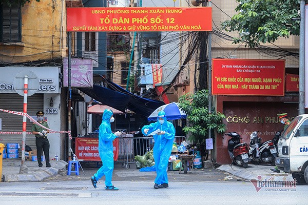 hốt phong tỏa tại khu vực ngõ 332 Nguyễn Trãi, phường Thanh Xuân Trung. 